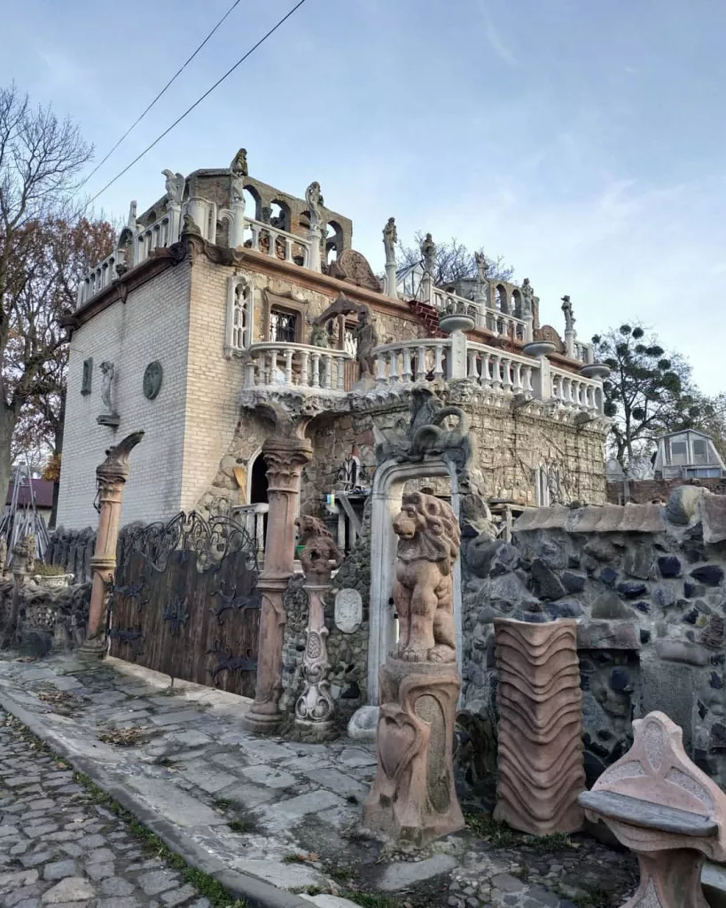 дім з химерами