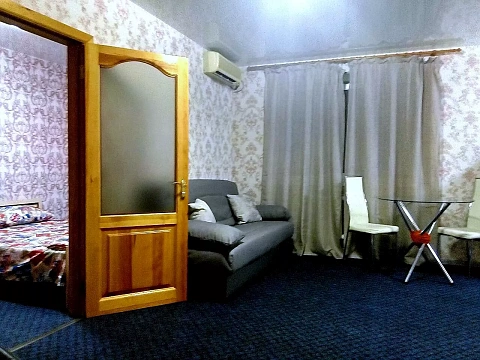 Двухкомнатная посуточно в Днепре. Шевченковский район, ул. Европейская, 8 &mdash; 1001186002 изображение 1