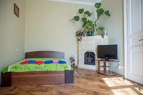 3 rooms daily in Lviv. Galitskiy district, Svobody Ave., 35 &mdash; 1769574092 image 1