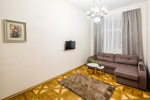3 rooms daily in Lviv. Galitskiy district, Valovaya St., 14 &mdash; 1000715716 image 1