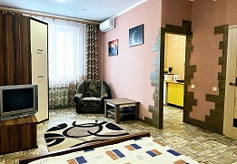 3 rooms daily in Kryvyi Rih. Pokrovskyi district, Elektrozavodskaya St., 8 &mdash; 1001614045 image 2